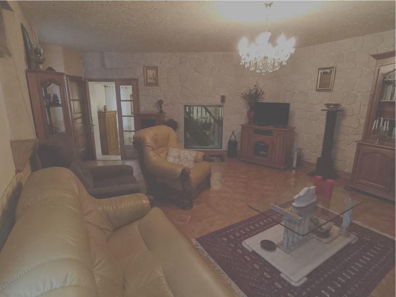 Maison traditionnelle - 153 m² - 10 pièces