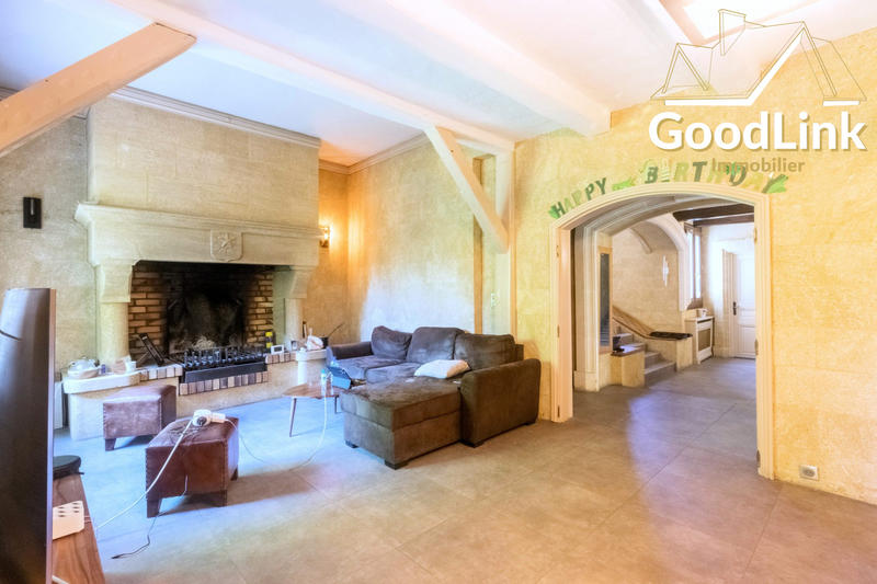 Maison - 235 m² - 7 pièces