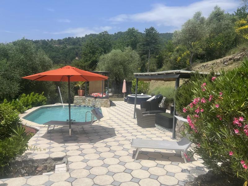 Villa - 235 m² - 6 pièces