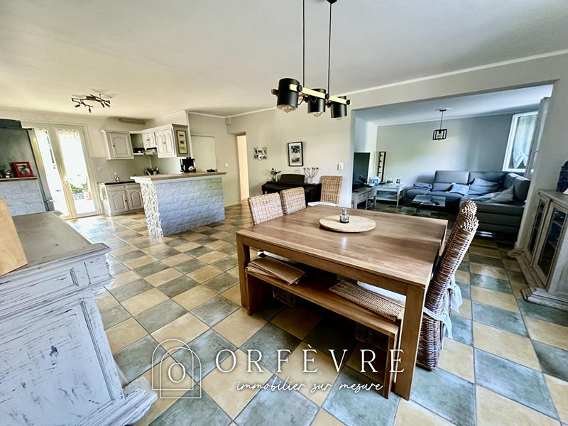 Maison - 182 m² - 8 pièces