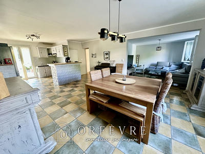 Maison - 182 m² - 8 pièces