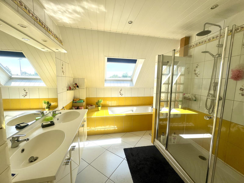 Maison - 211 m² - 7 pièces