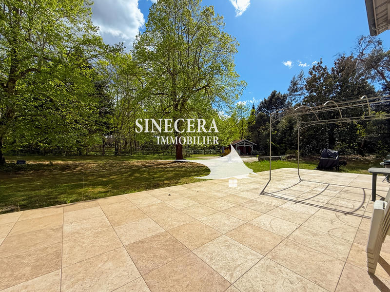 Propriété - 360 m² - 14 pièces