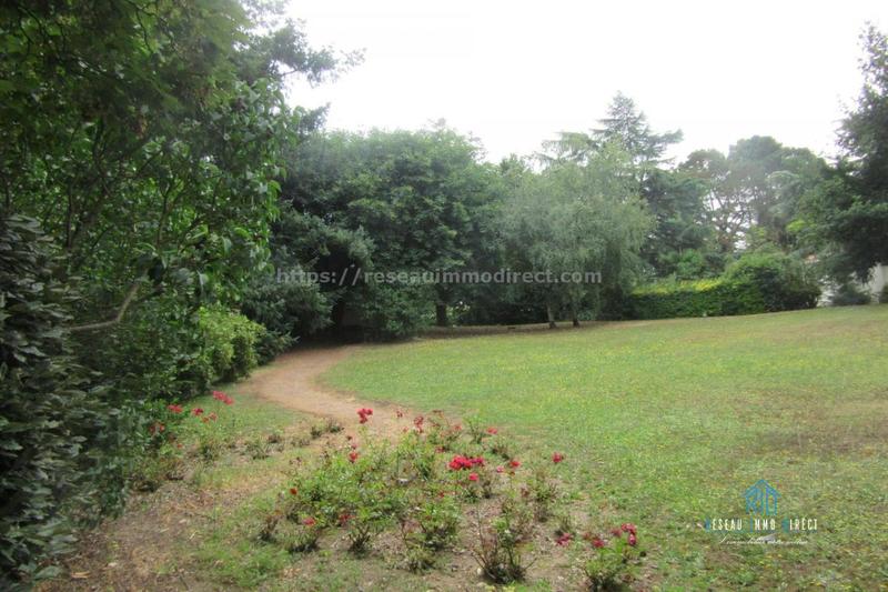 Propriété - 276 m² - 6 pièces