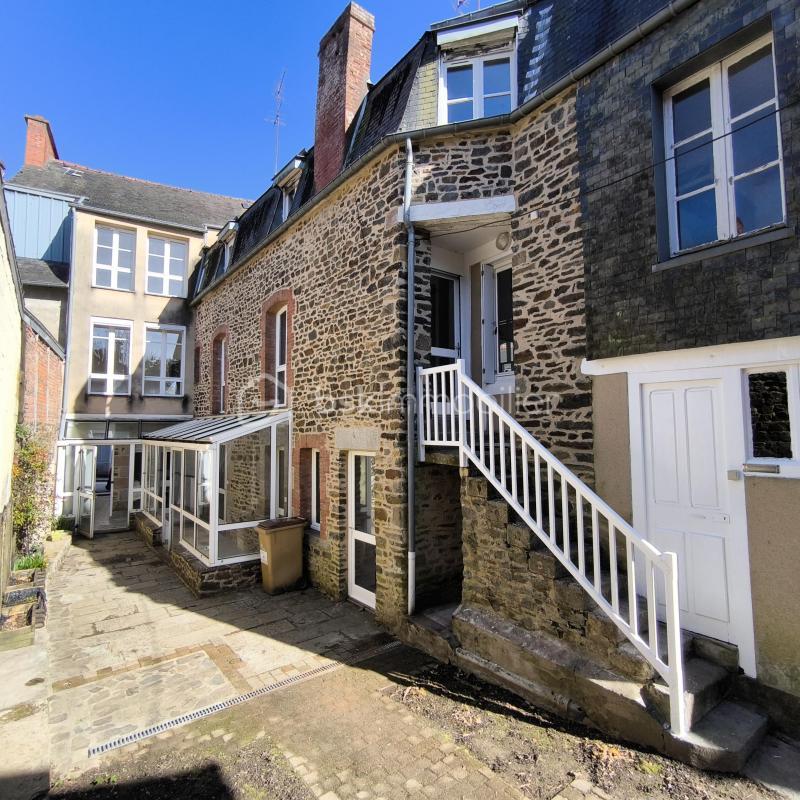 Maison - 192 m² - 10 pièces