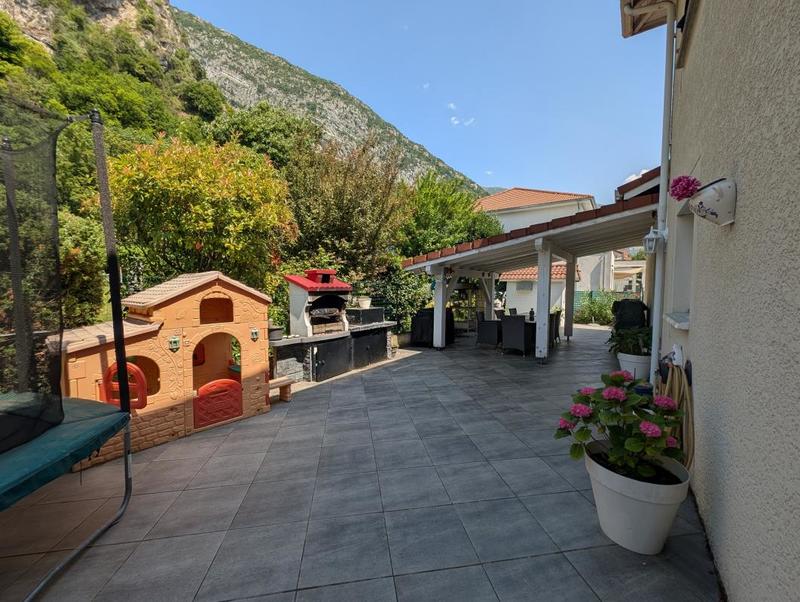 Villa - 145 m² - 6 pièces