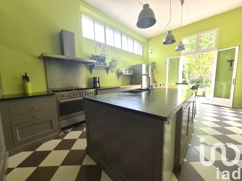 Maison - 365 m² - 13 pièces