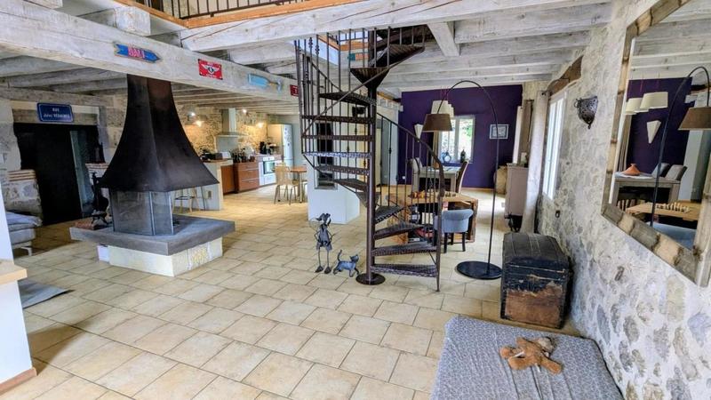 Propriété - 237 m² - 6 pièces