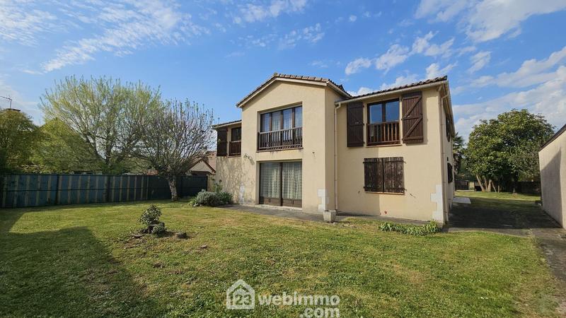 Maison - 370 m² - 12 pièces