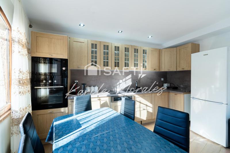 Maison - 300 m² - 8 pièces