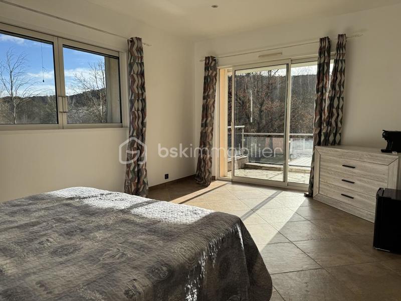 Demeure - 570 m² - 14 pièces