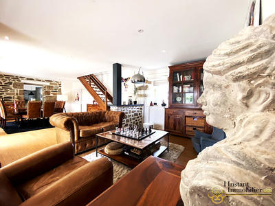 Demeure - 271 m² - 10 pièces