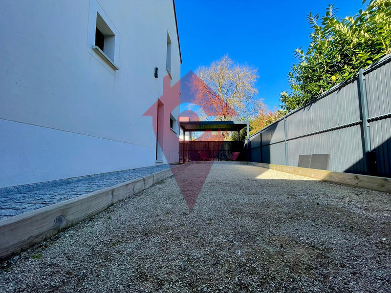 Maison - 212 m² - 7 pièces