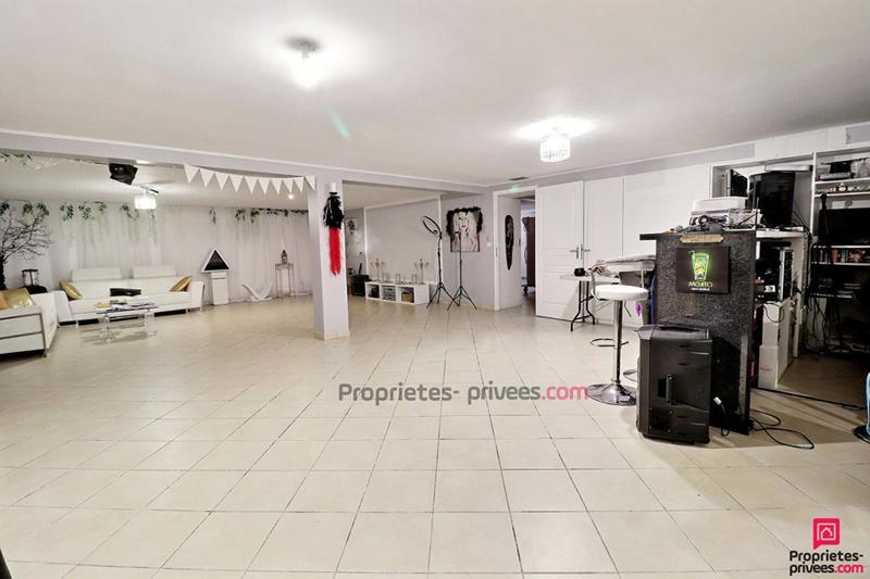 Maison - 268 m² - 10 pièces