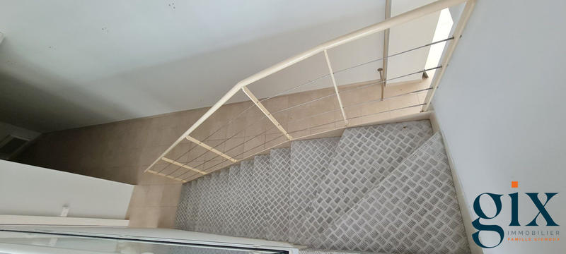 Local commercial - 197 m² - 4 pièces