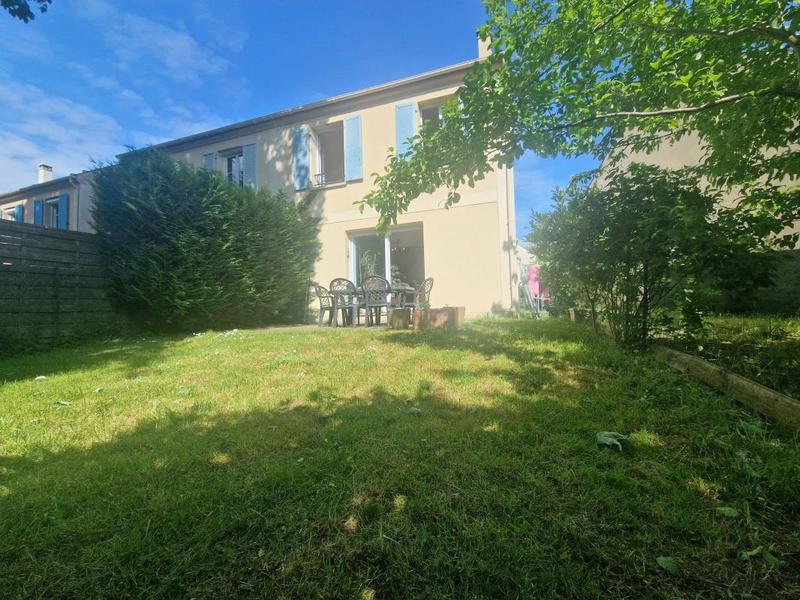 Maison - 93 m² - 4 pièces