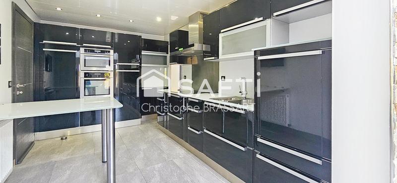 Maison - 121 m² - 6 pièces