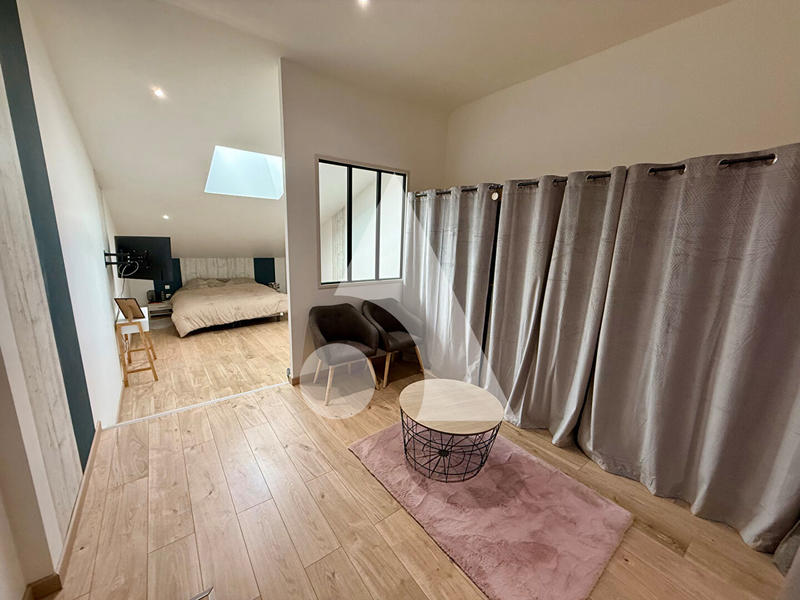 Maison - 232 m² - 6 pièces