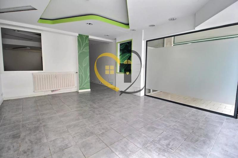 Local commercial - 75 m² - 3 pièces