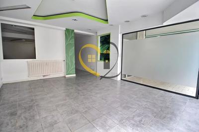 Local commercial - 75 m² - 3 pièces