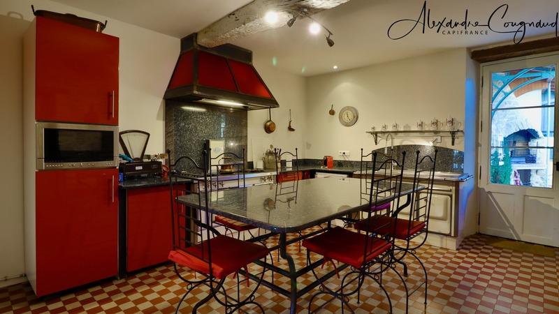 Maison - 360 m² - 14 pièces