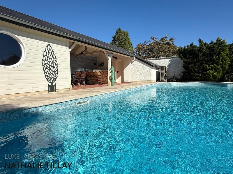 Maison - 284 m² - 9 pièces