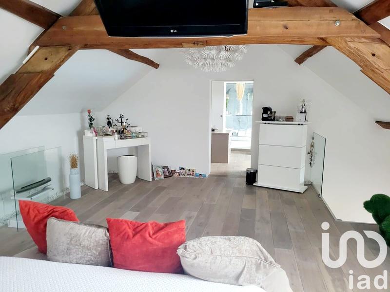 Maison - 330 m² - 8 pièces