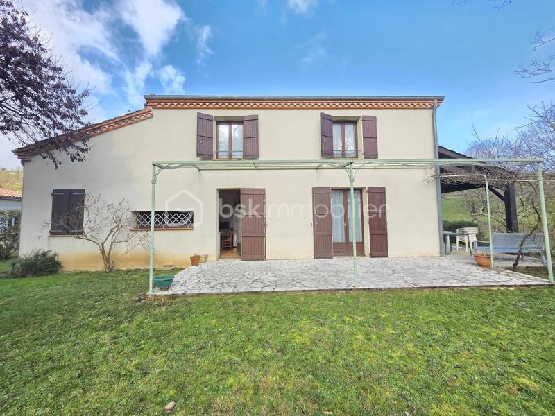 Maison - 228 m² - 7 pièces