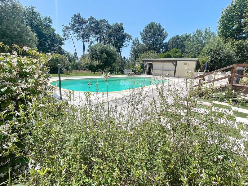 Maison - 206 m² - 8 pièces