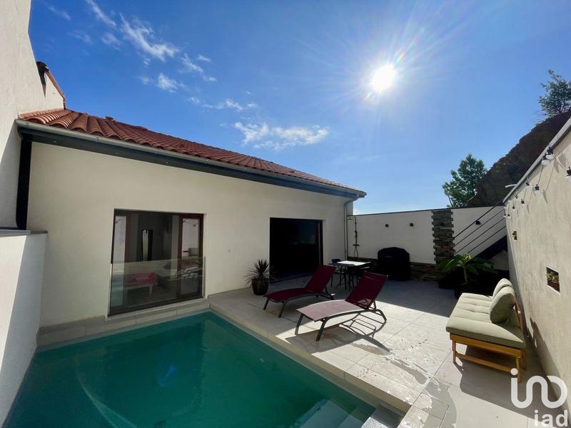 Maison - 250 m² - 6 pièces