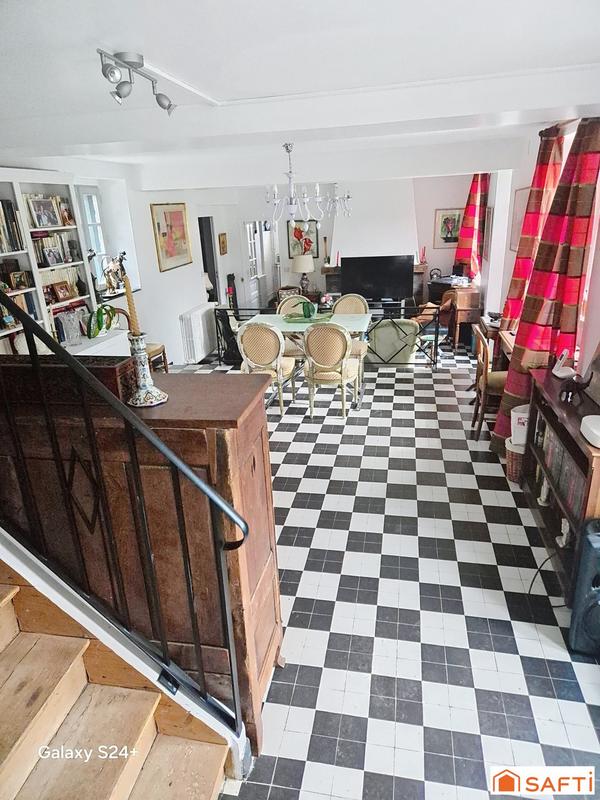 Maison - 220 m² - 7 pièces