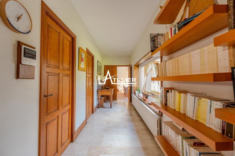 Propriété - 310 m² - 9 pièces