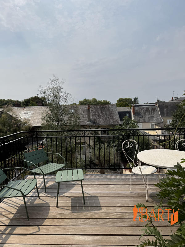 Maison - 350 m² - 10 pièces