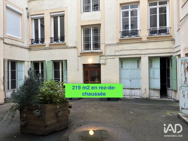 Local commercial - 219 m²