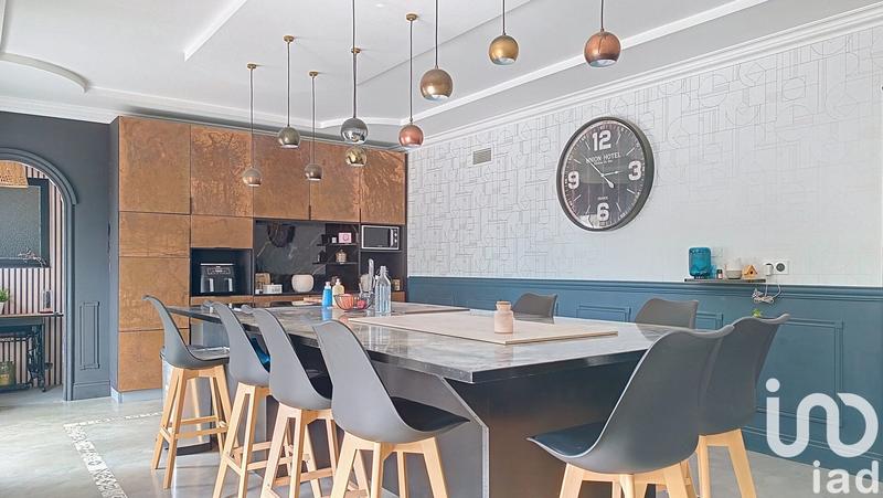 Maison - 240 m² - 7 pièces