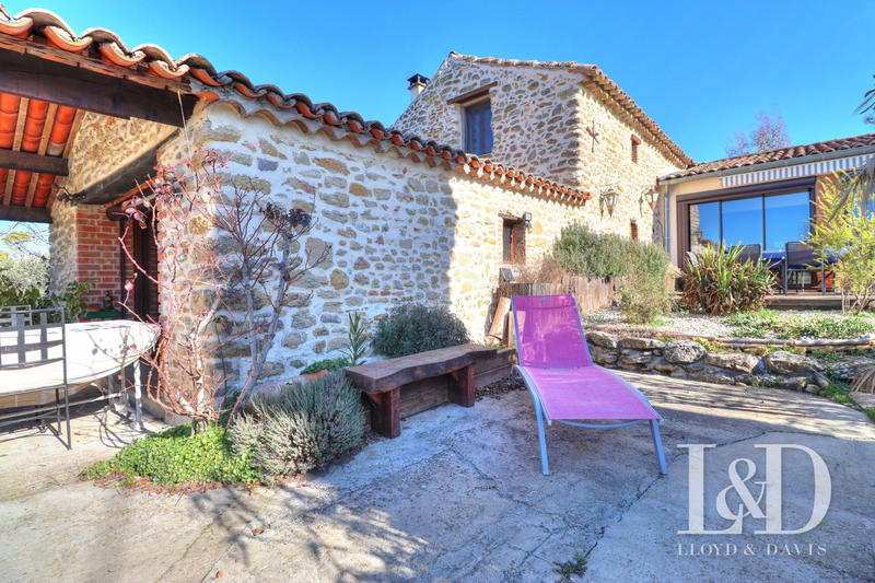 Mas - 250 m² - 9 pièces