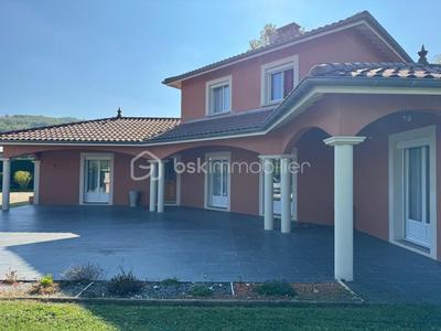 Maison - 141 m² - 6 pièces