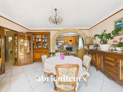 Maison - 232 m² - 8 pièces