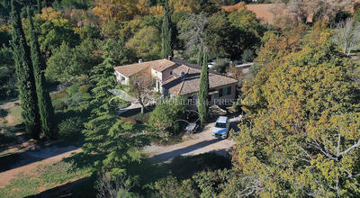 Mas - 400 m² - 14 pièces