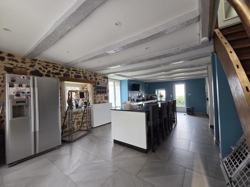 Maison - 222 m² - 7 pièces