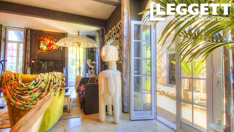 Maison - 470 m² - 10 pièces