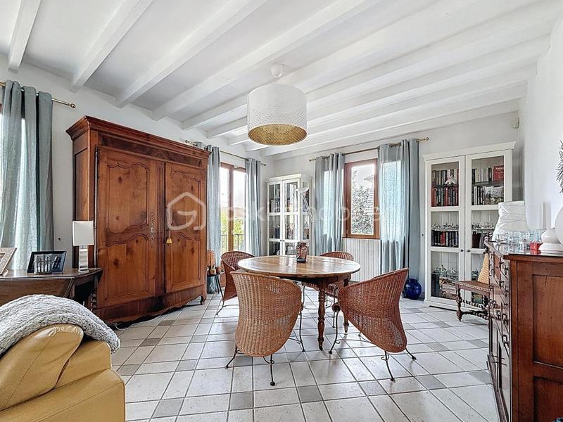 Maison - 248 m² - 11 pièces