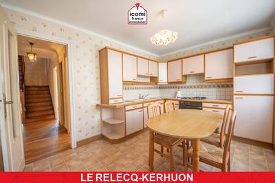 Maison - 180 m² - 9 pièces