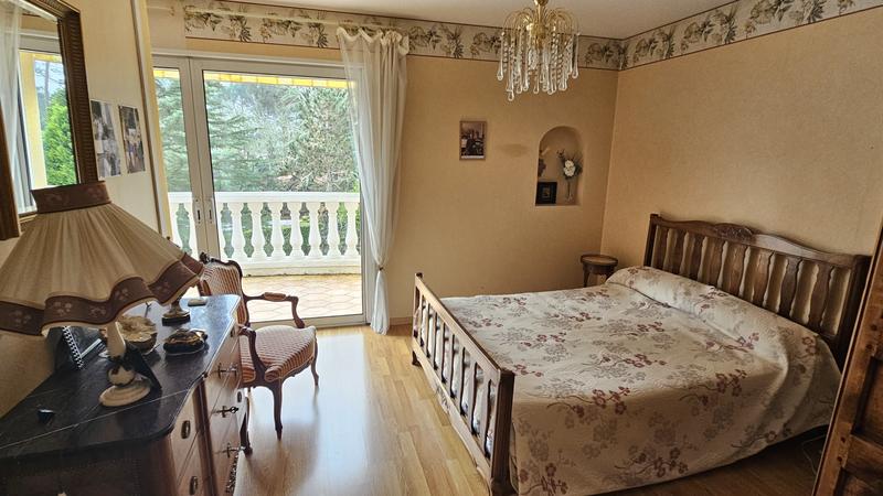 Maison - 210 m² - 10 pièces