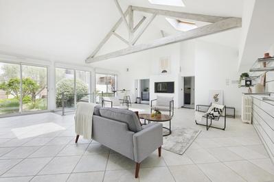 Maison - 275 m² - 6 pièces