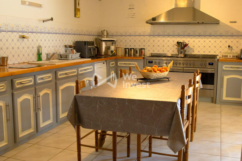 Maison - 341 m² - 12 pièces