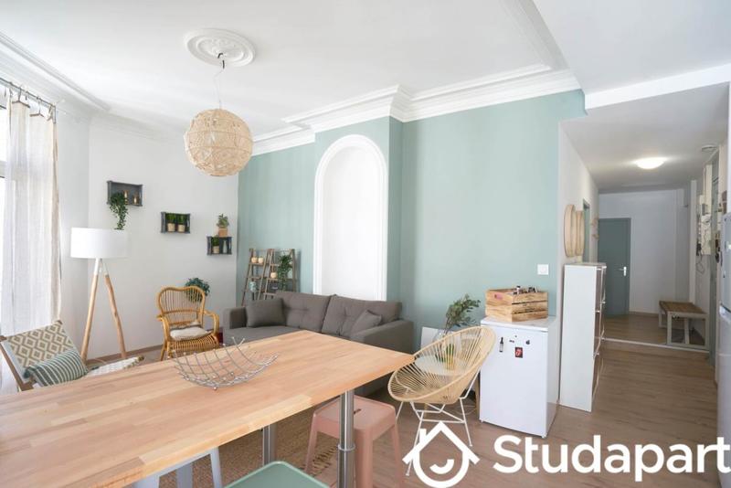 Chambre - 9 m² - 1 pièce