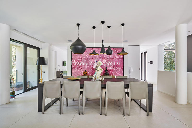 Maison contemporaine - 650 m² - 15 pièces