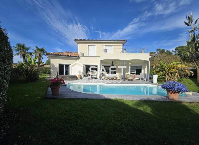 Maison - 180 m² - 5 pièces