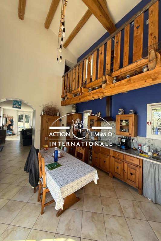 Propriété - 190 m² - 6 pièces